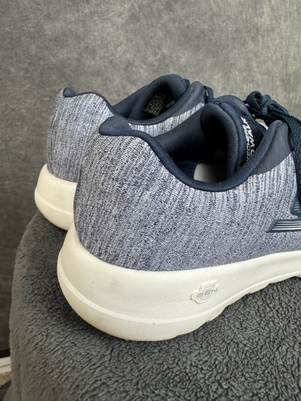 Skechers GOwalk Sneakers | Gray Knit Comfort Shoes | Men’s 11 / Women’s 13 - Picture 8 of 10